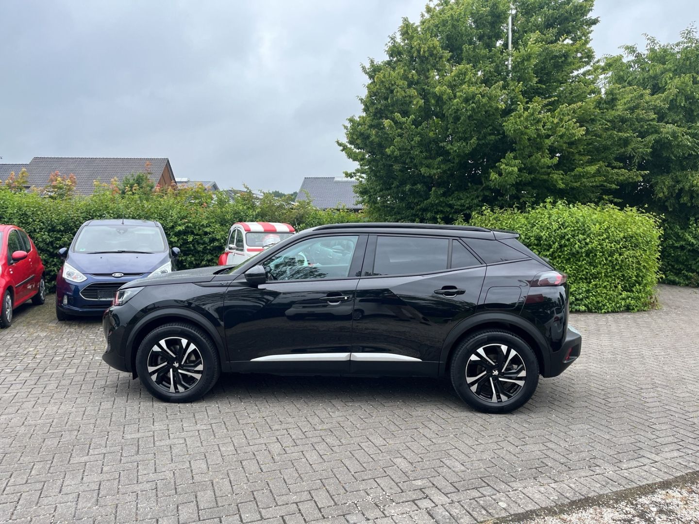 Fahrzeugabbildung Peugeot 2008 Allure Elektro 136 Navi CarPlay Rückfahr.
