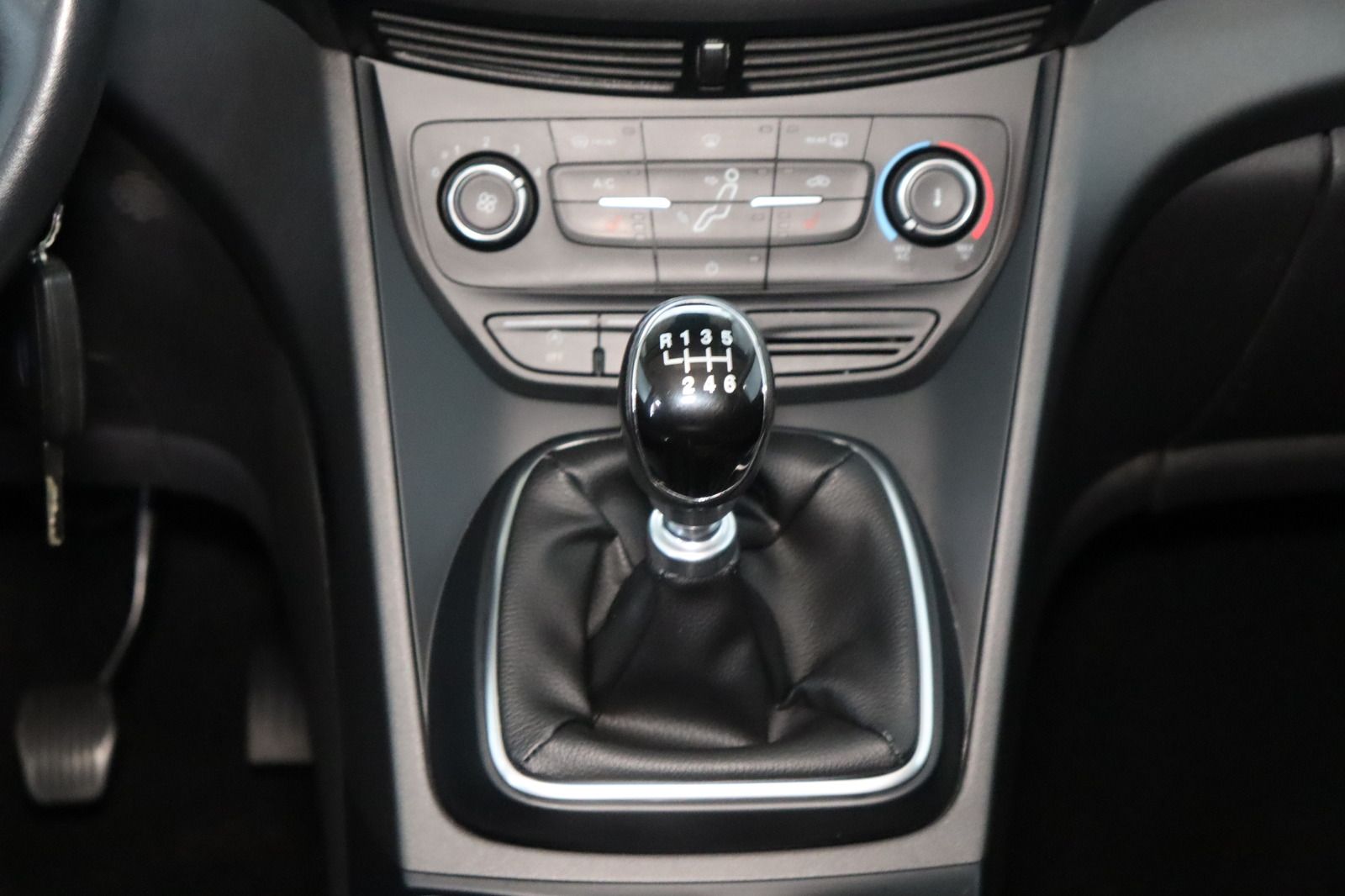 Fahrzeugabbildung Ford Grand C-Max 1.0 Cool & Connect * Navi * SHZ HU/A
