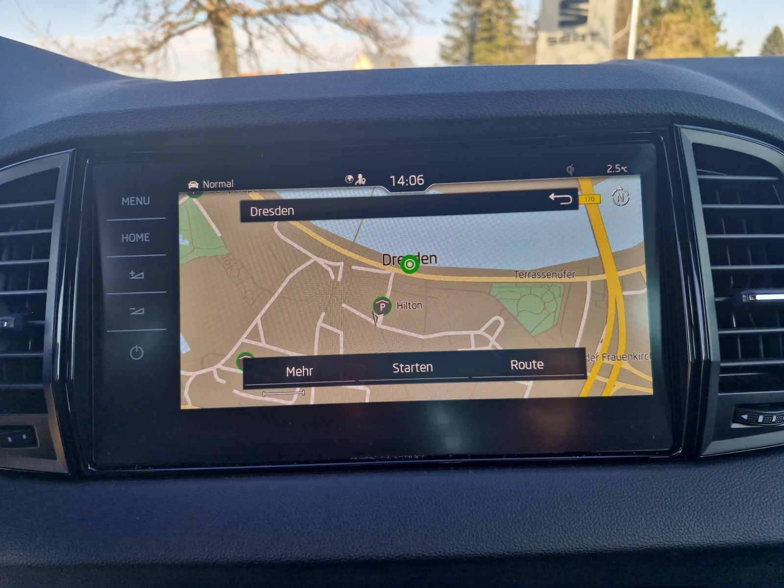 Fahrzeugabbildung SKODA Karoq TDI Sportline 4x4 Matrix PANO ACC Kamera36