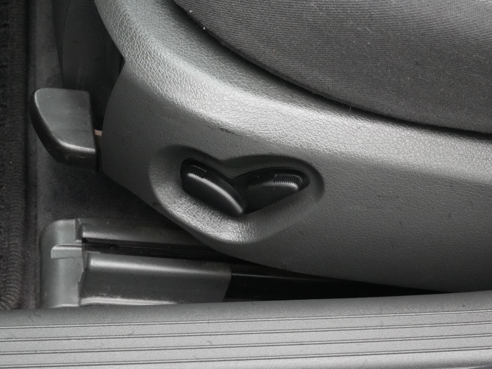 Mercedes-Benz E200 2004 — photo 13