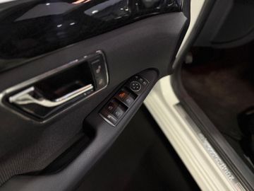 Mercedes E 200 - 11