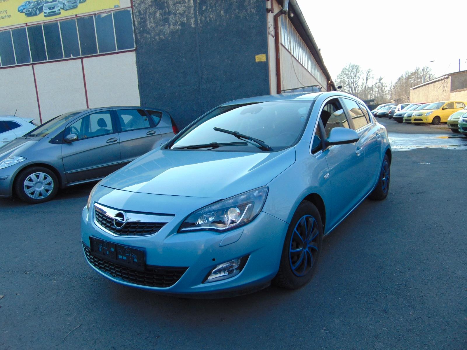 Opel Astra J Lim. 5-trg. Cosmo