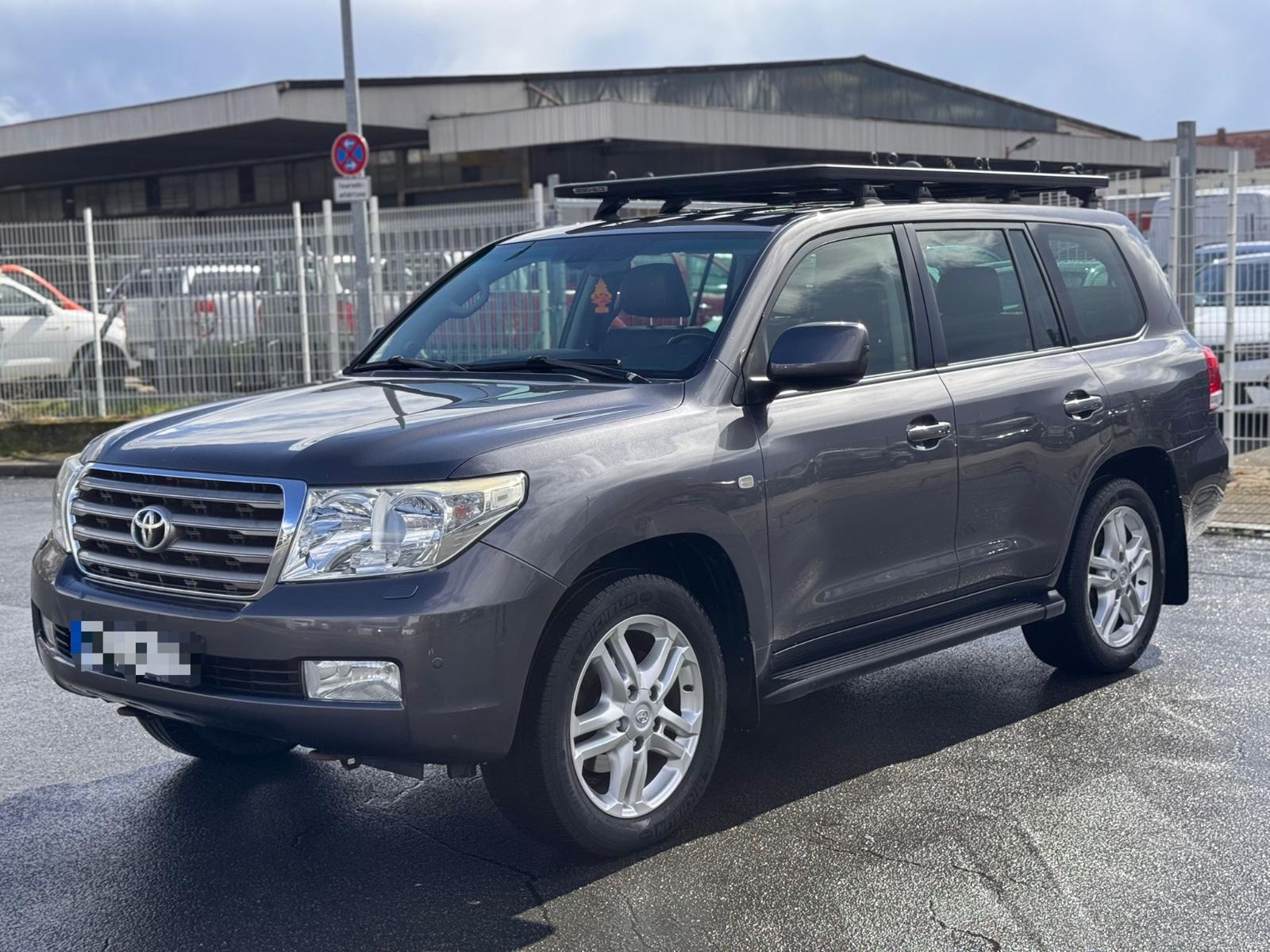 Toyota Land Cruiser 4,5-l-V8-D-4D Executive 7Sitzer