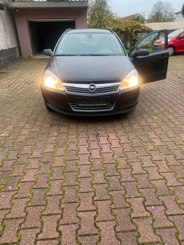 Opel Astra H Kombi 1.6 Benziner  8fach bereift