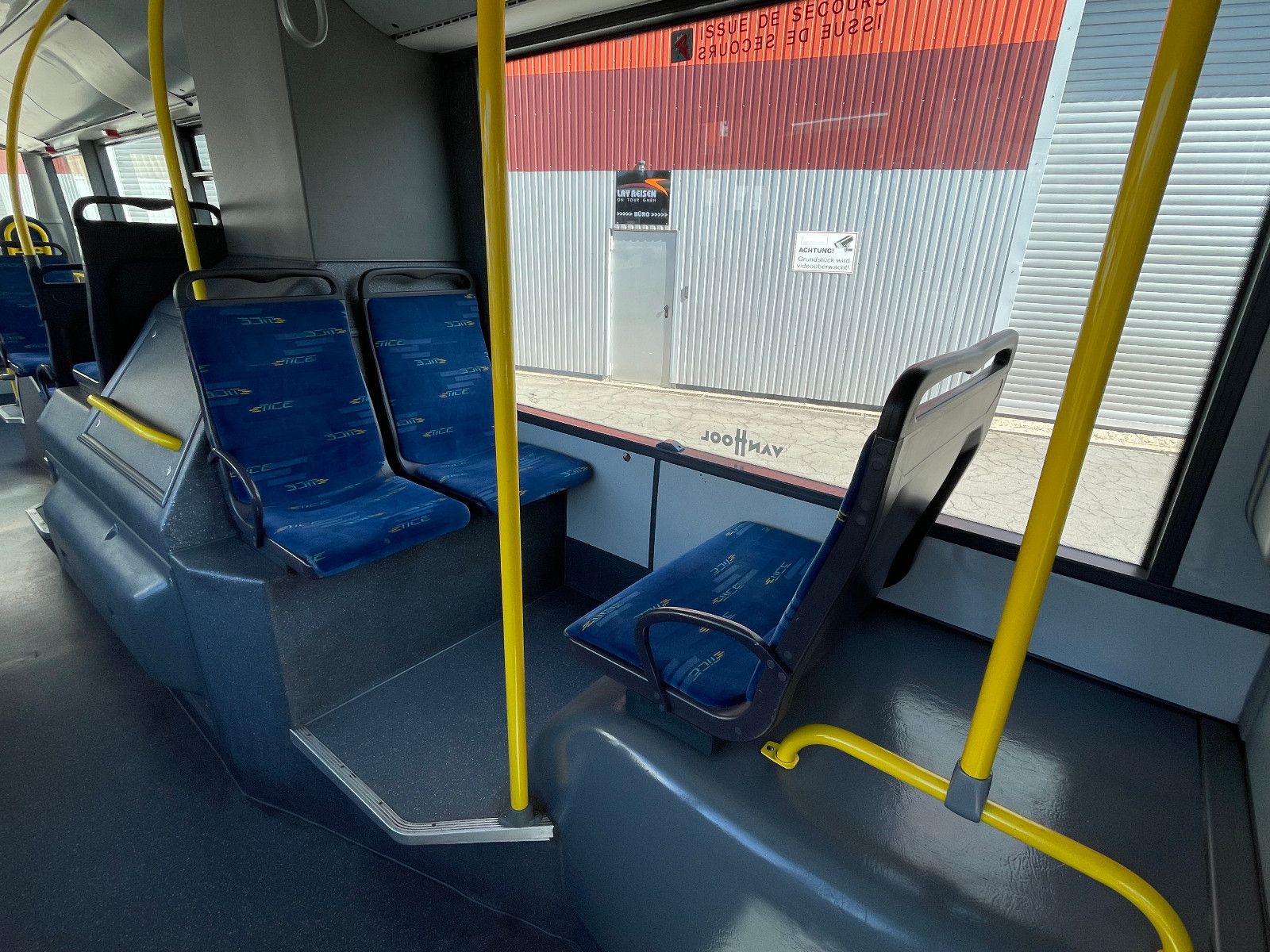 VANHOOL  2013 - Image 22 of 32