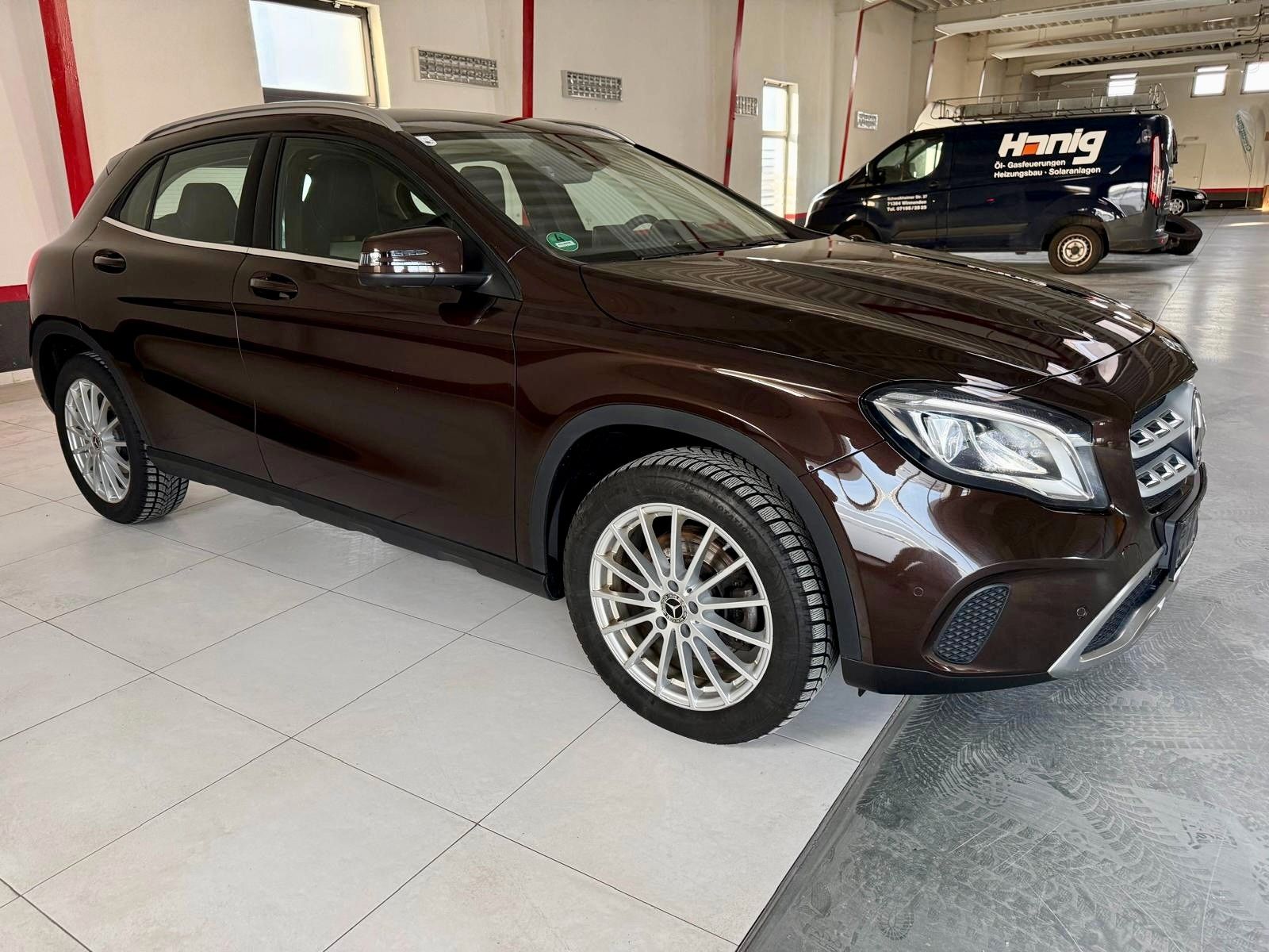 MERCEDES-BENZ GLA 220 4Matic | AMG | 2x el. Sitze | Navi | LED