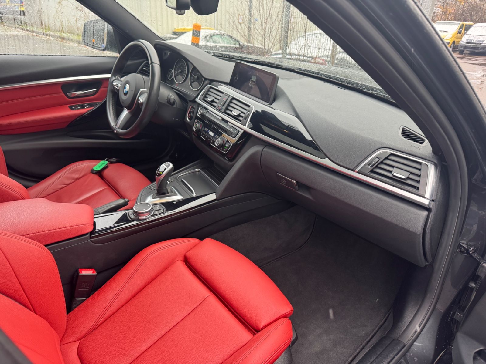 Fahrzeugabbildung BMW 330 xDrive Sport Line erst37000km+Panorama+HUD