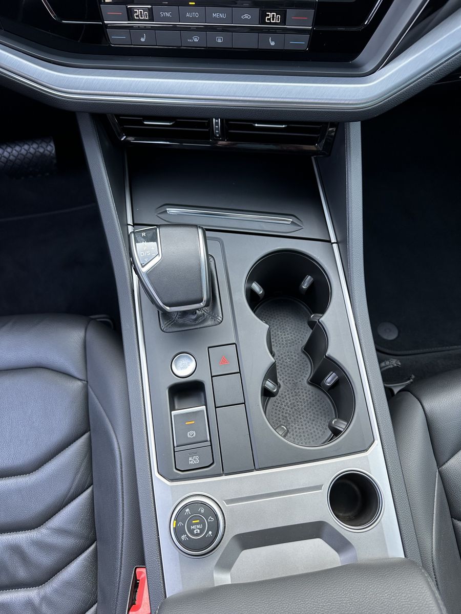 Fahrzeugabbildung Volkswagen Touareg 3.0 TDI Elegance 4Motion NAV+LED+PANO+PP