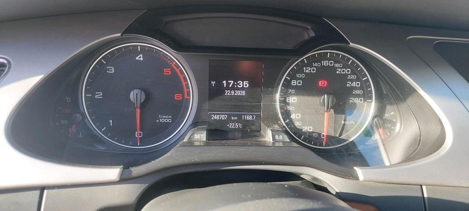 Audi A4 2010 — photo 11
