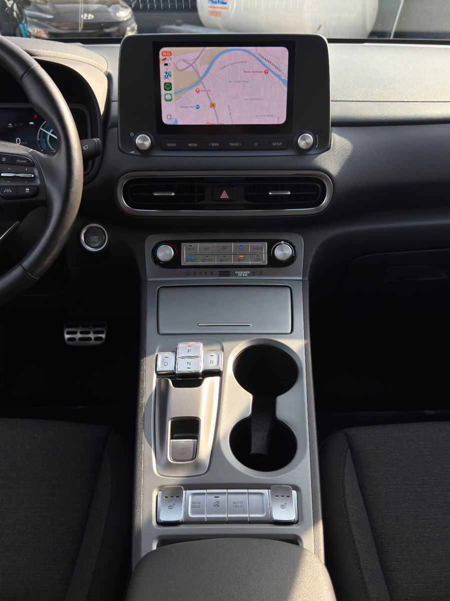 Fahrzeugabbildung Hyundai KONA E Select SHZ LHZ LKA ACC Navi CarPlay Wifi