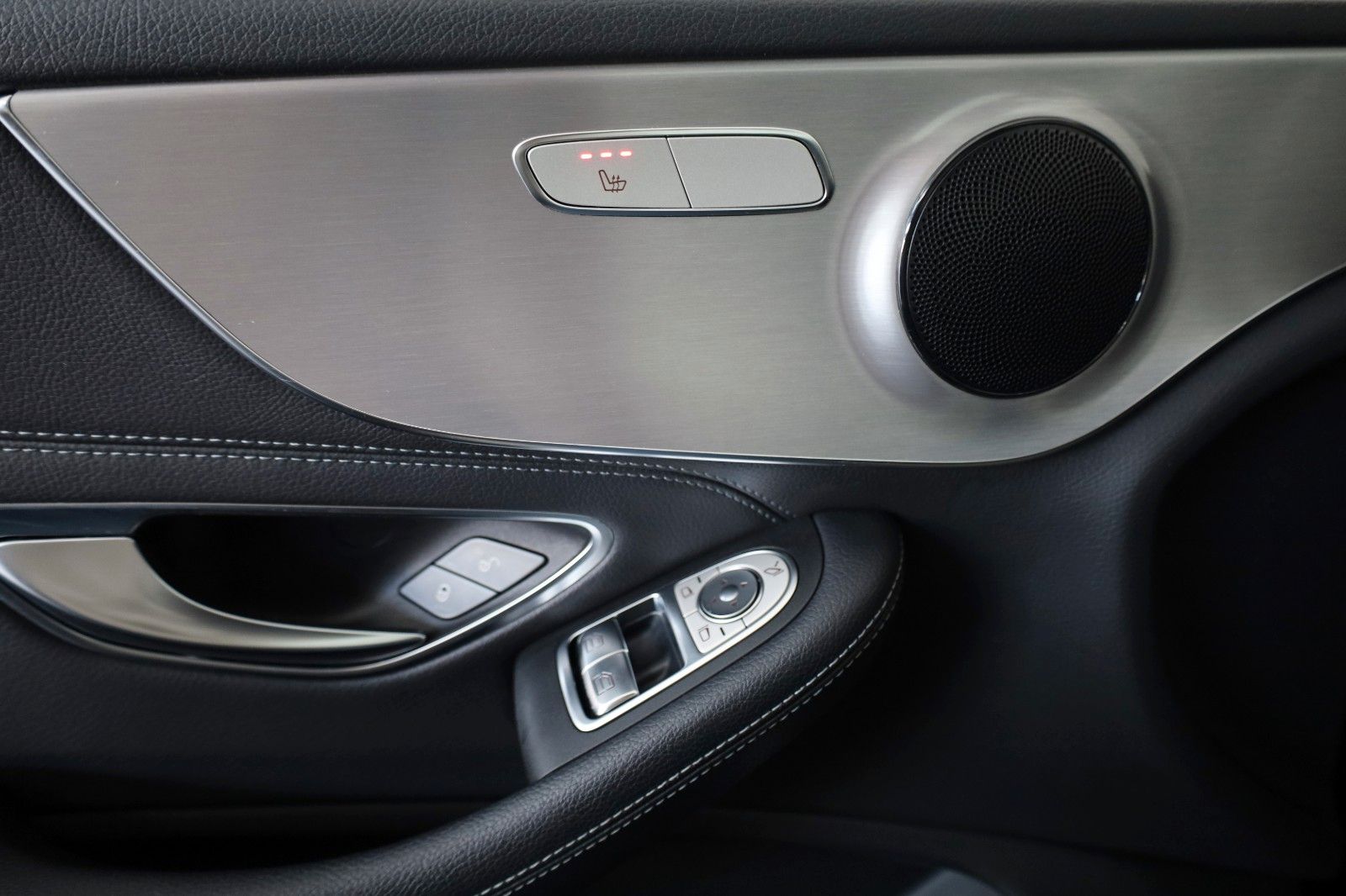 Fahrzeugabbildung Mercedes-Benz C 200 Coupe AMG Line Leder,Navi,LED,SH,PDC,SR+WR