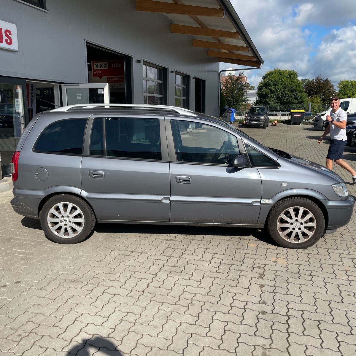 Fahrzeugabbildung Opel Zafira A Njoy  Automatik AHK