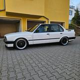 BMW E30 325I mit Einzeldrossel - BMW 325 aus 1990: 325i