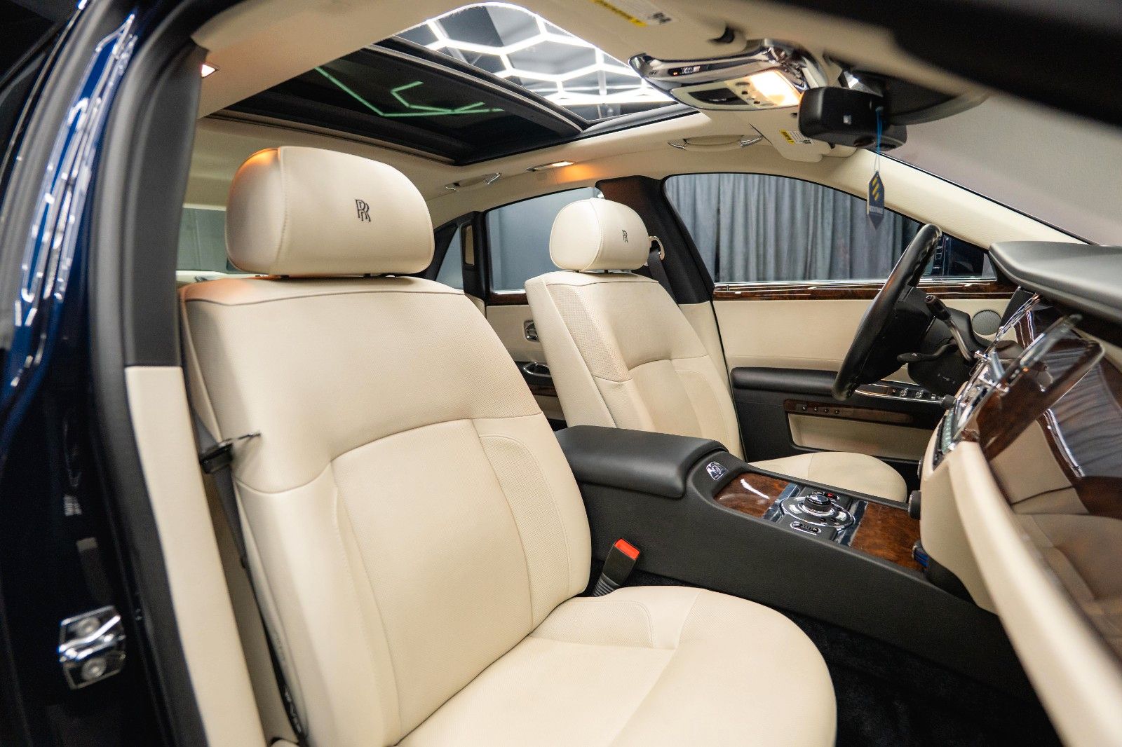 Fahrzeugabbildung Rolls-Royce Ghost V12 Full Service *Panorama*TV*360*HU*19%*