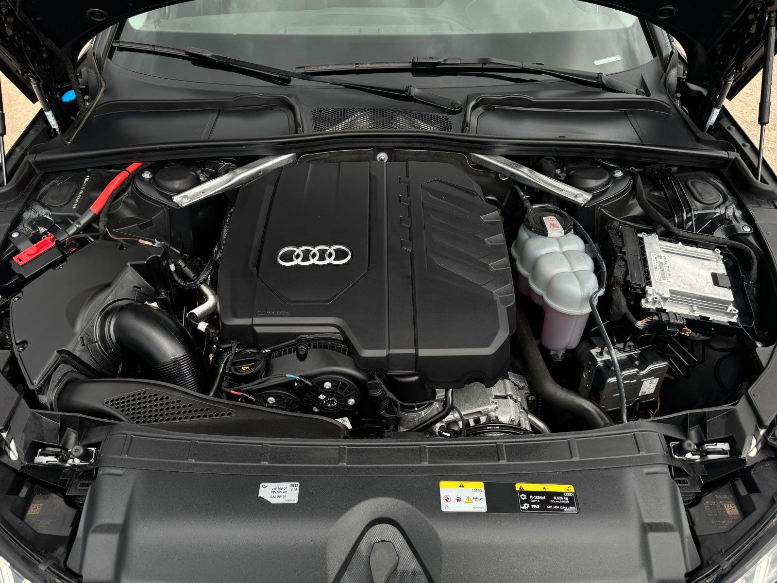 Fahrzeugabbildung Audi A4 Avant 40 TFSI S tronic Kamera Massage AHK SHZ