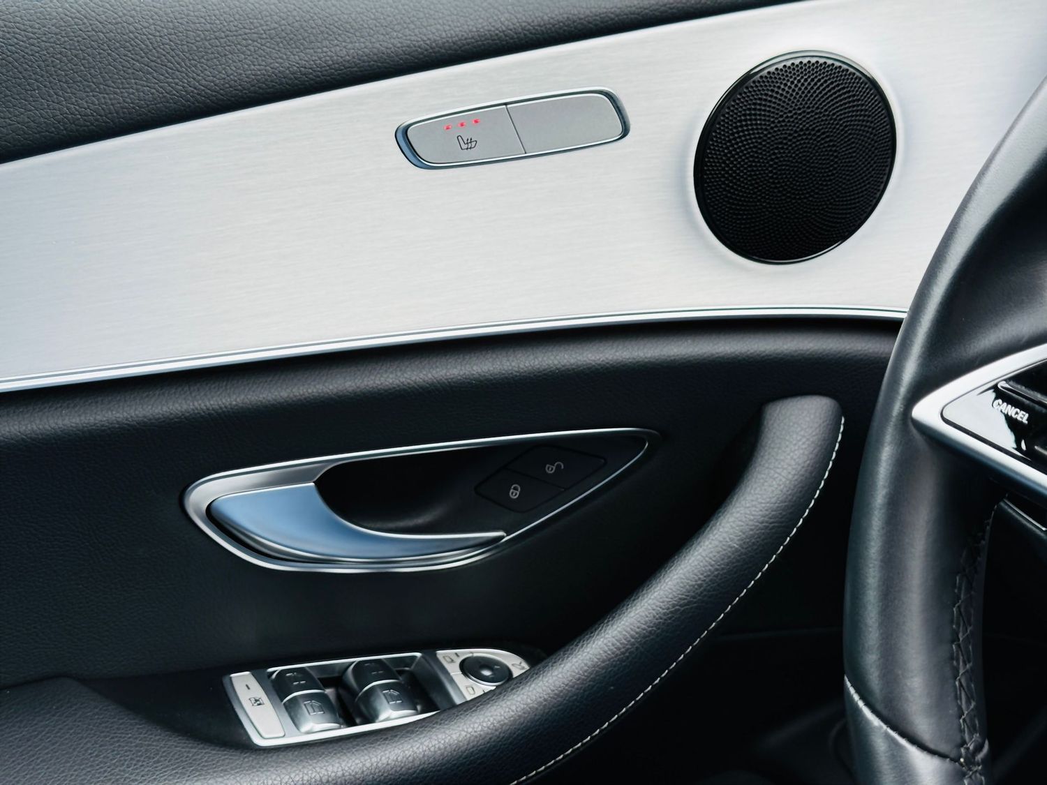 Fahrzeugabbildung Mercedes-Benz E 220 T d AVANTGARDE, MBUX Premium, RFK, Totw, L