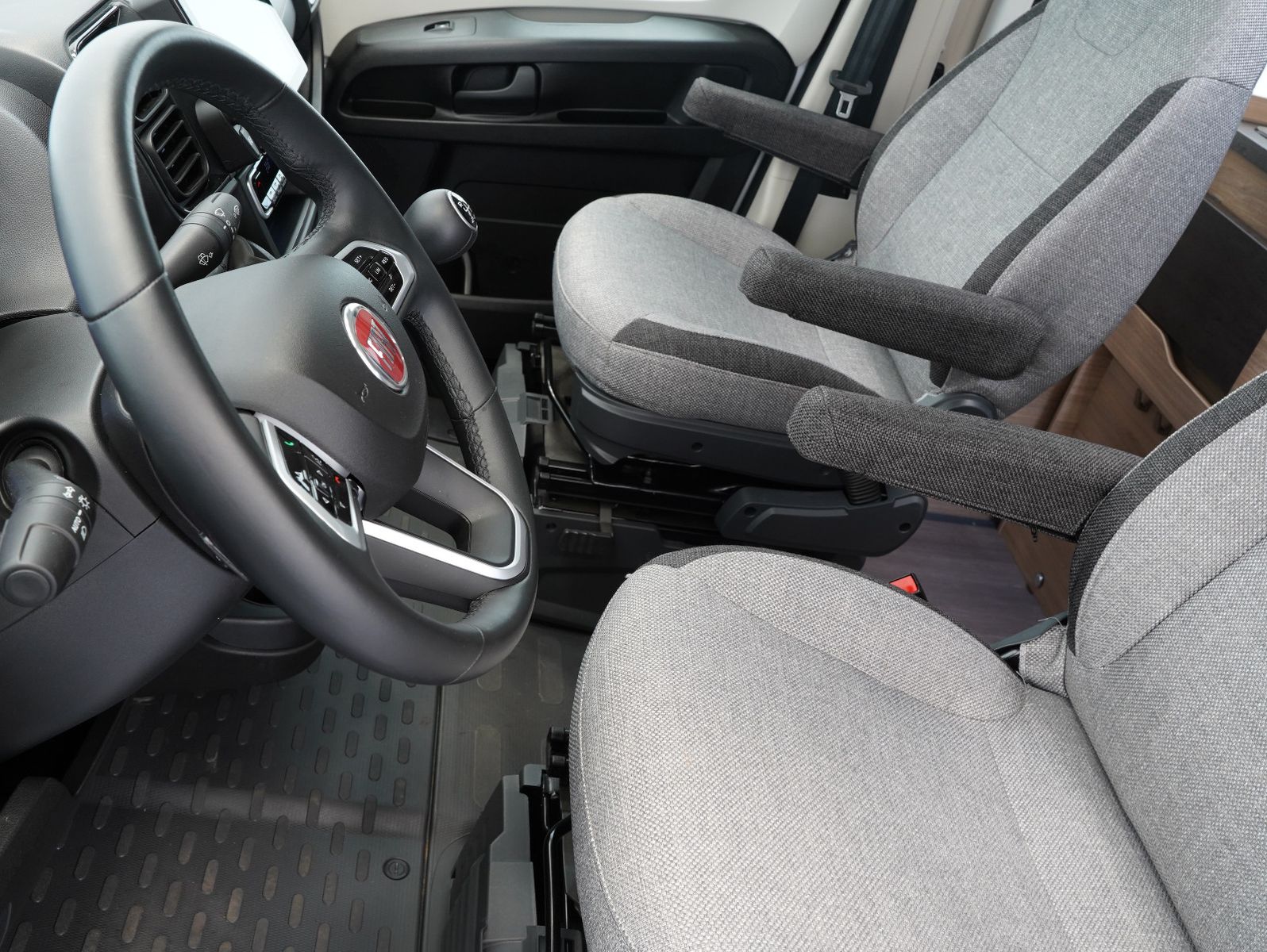 Fahrzeugabbildung Knaus BOXLIFE PRO / 540 ROAD Aufstelldach/Markise