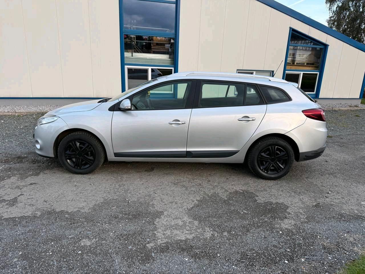 Renault Megane 2011 — photo 8