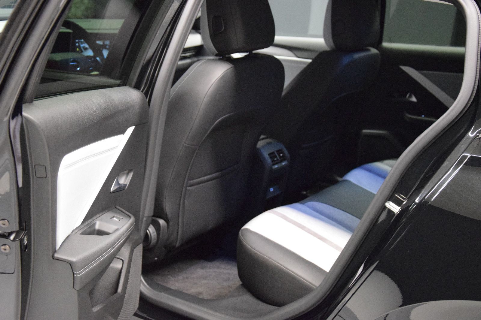 Fahrzeugabbildung Opel Astra L Sports Tourer Elegance Kamera NAV Ambien