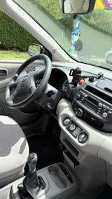 Nissan Auto Nissan - gebrauchte Nissan Almera aus dem Jahr 2001