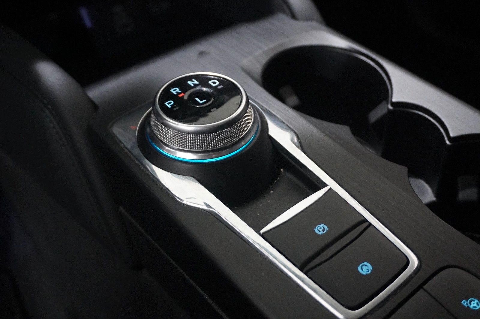 Fahrzeugabbildung Ford Kuga 1.5D TITANIUM X NAVI/LED/KAMERA/HUD/B&O/AHK