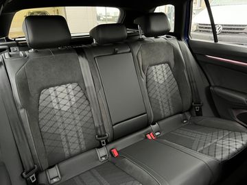 Volkswagen Golf Variant R-Line 1.5 eTSI 150 PS 7-Gang-DSG