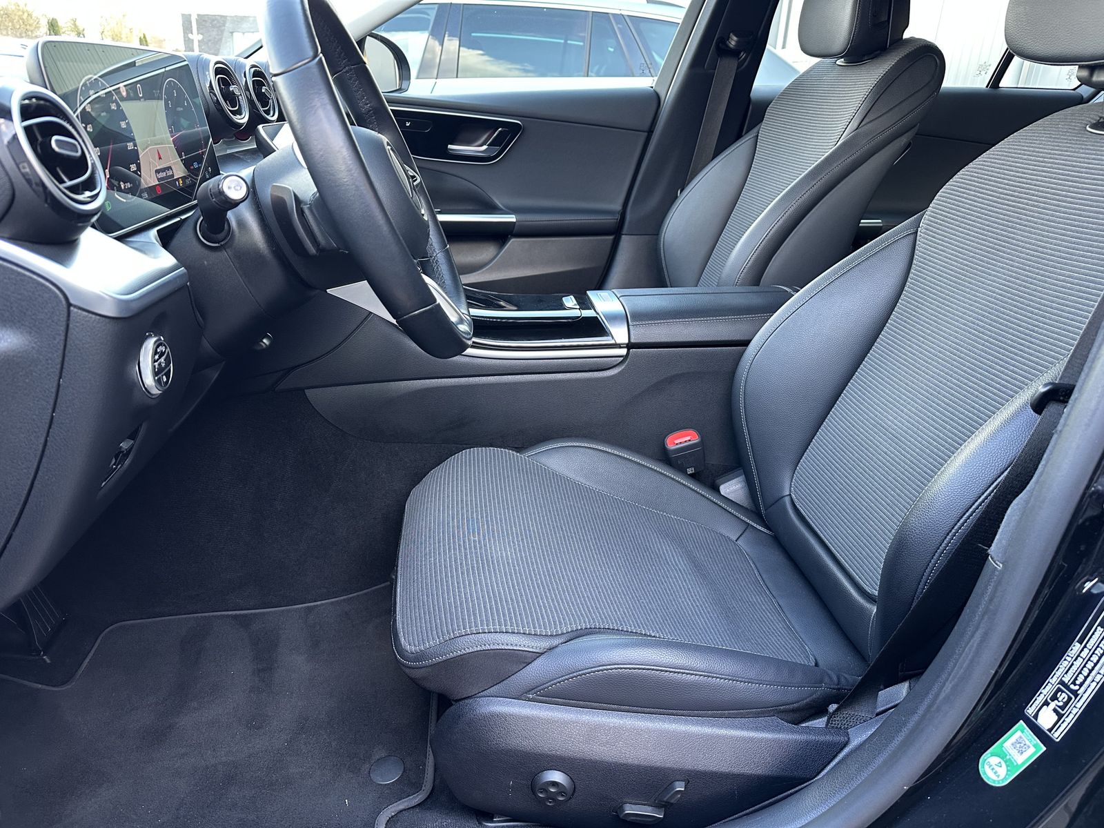 Fahrzeugabbildung Mercedes-Benz C 220d T Avantgarde NAV+LED+KAMERA+CARPLAY+VCOCK