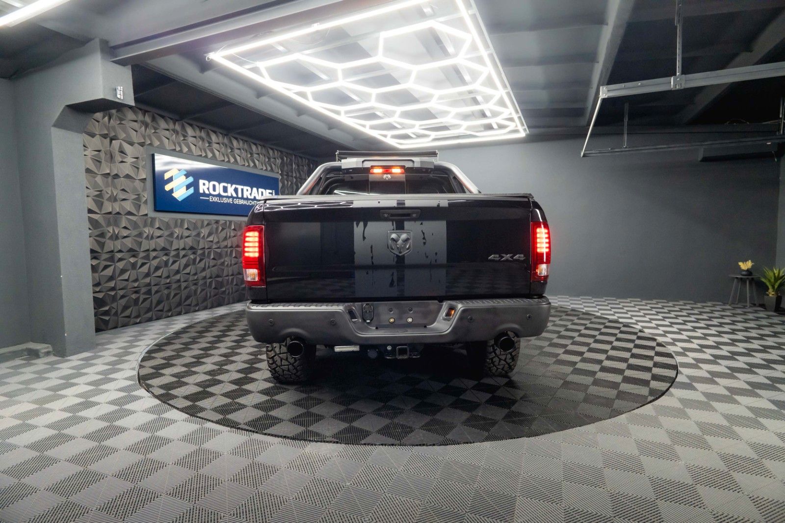Fahrzeugabbildung Dodge RAM 5.7 V8 HEMI 4x4 Sport OFFROAD Night WARLOCK