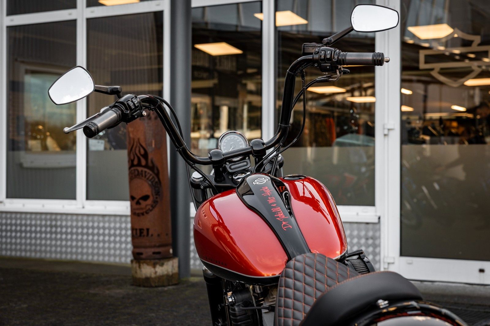 Fahrzeugabbildung Harley-Davidson FXS Softail Blackline - Jekill&Hyde-Custom Umbau