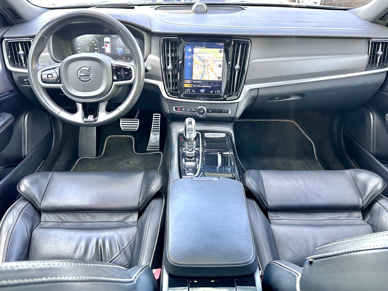 Fahrzeugabbildung Volvo V90 KOMBI T8 R-DESIGN HYBRID AWD*AHK+VOLL+MOD.19