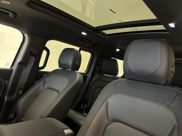 LAND-ROVER Defender 2023