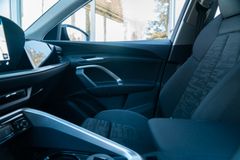 AUDI Q5 2.0 TDI quattro/ S LINE/ BUSINESS/ AHK/ 21" AUDI Q5 2.0 TDI quattro/ S LINE/ BUSINESS/ AHK/ 21"