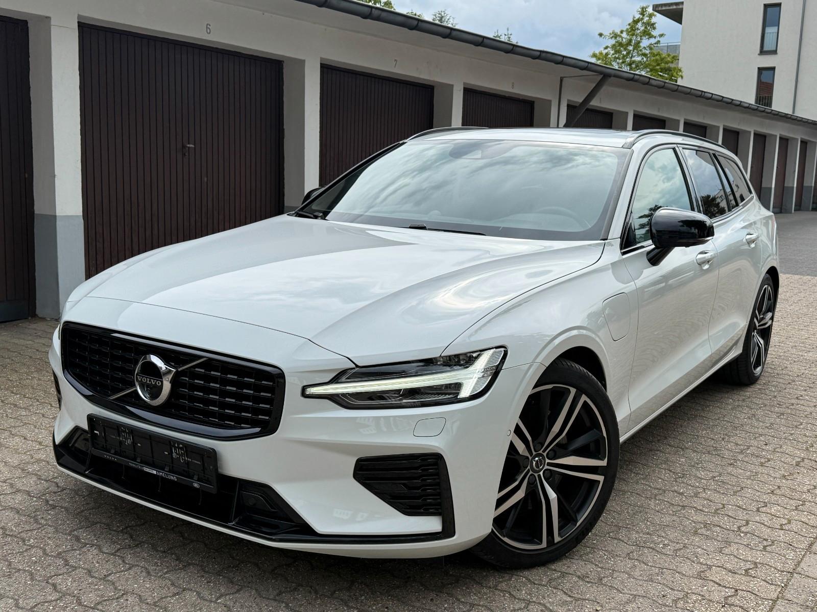 Volvo V60 T8 AWD"R Design"Black/Pano/B&W/Memory/360°