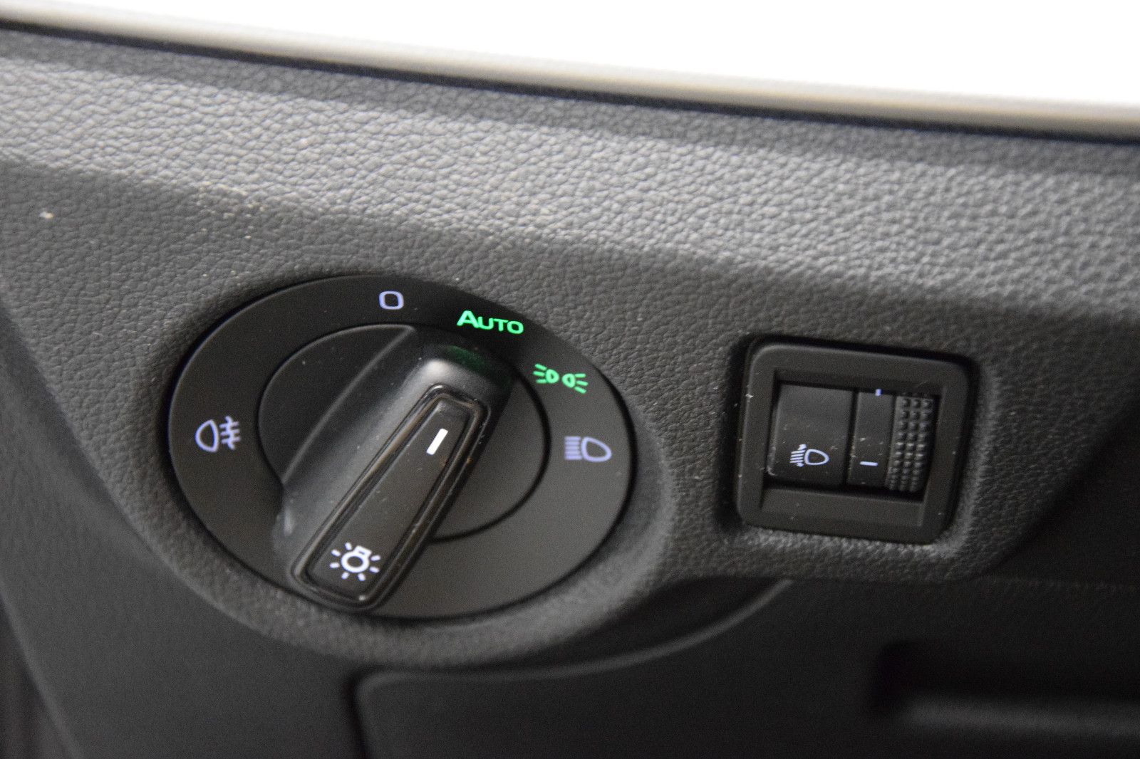 Fahrzeugabbildung SKODA Kamiq Ambition TDI DSG AHK Business Amundsen LED