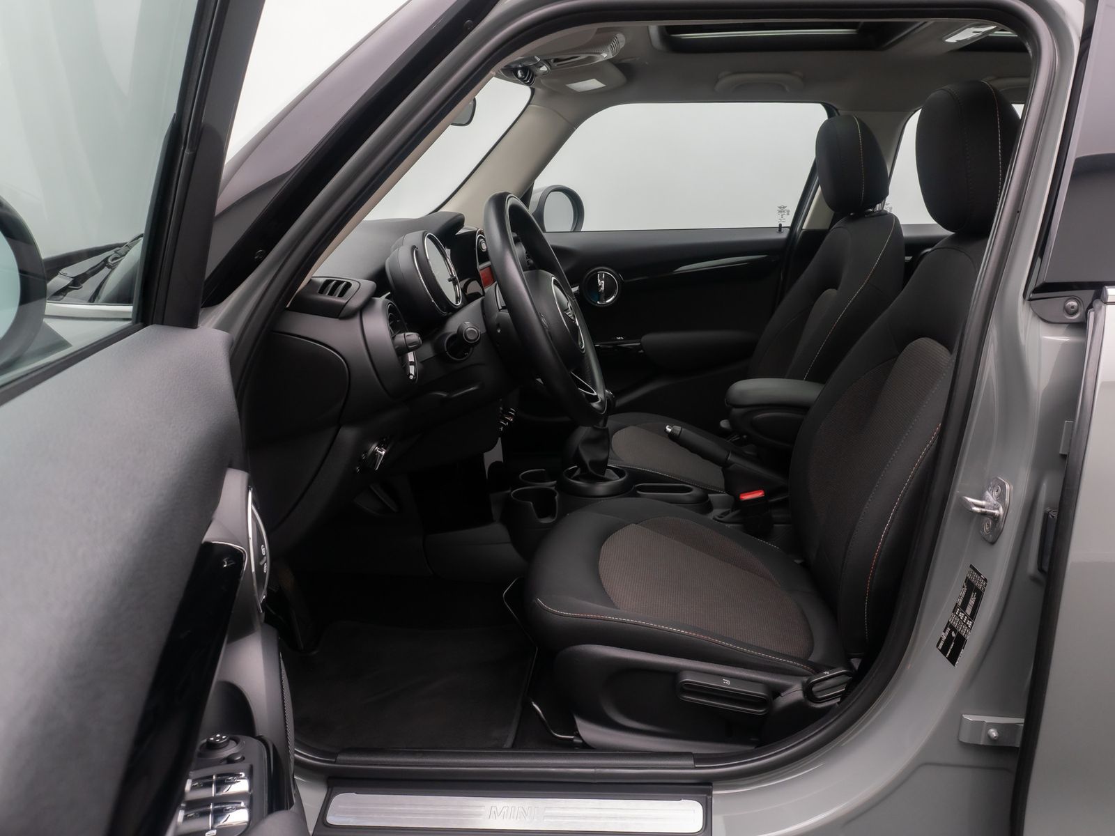 Fahrzeugabbildung MINI Cooper Clubman Tempomat ParkAss Panorama LM