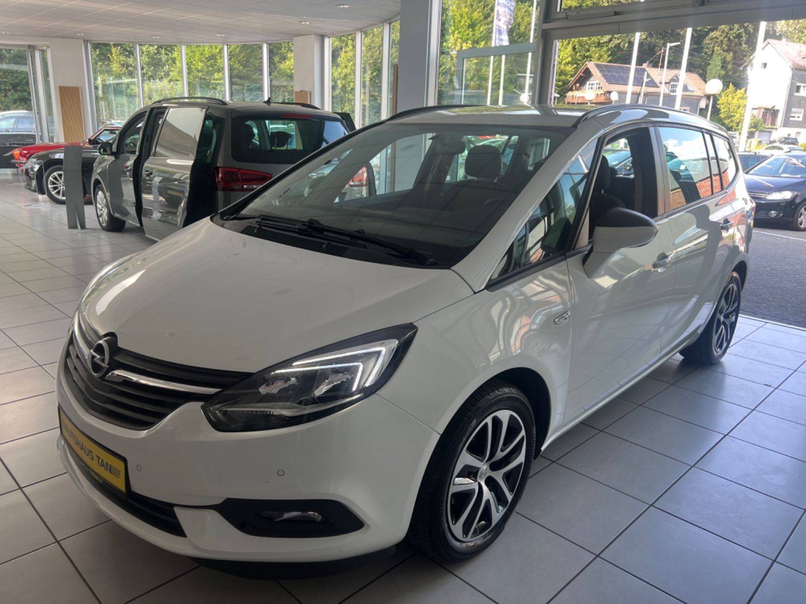 Fahrzeugabbildung Opel Zafira C Edition* Standheizung