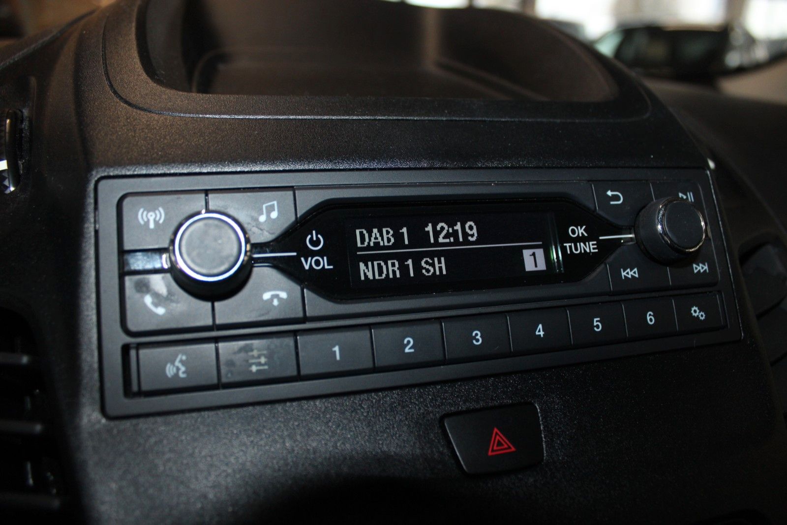 Fahrzeugabbildung Ford Transit Connect Kasten 3-Sitzer + Dachträger uvm