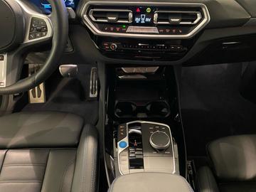 صورة 9 لـ 2024 BMW IX3