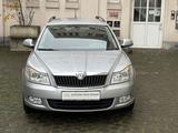 Skoda Octavia Combi Ambiente - Skoda Octavia aus 2011: Kombi
