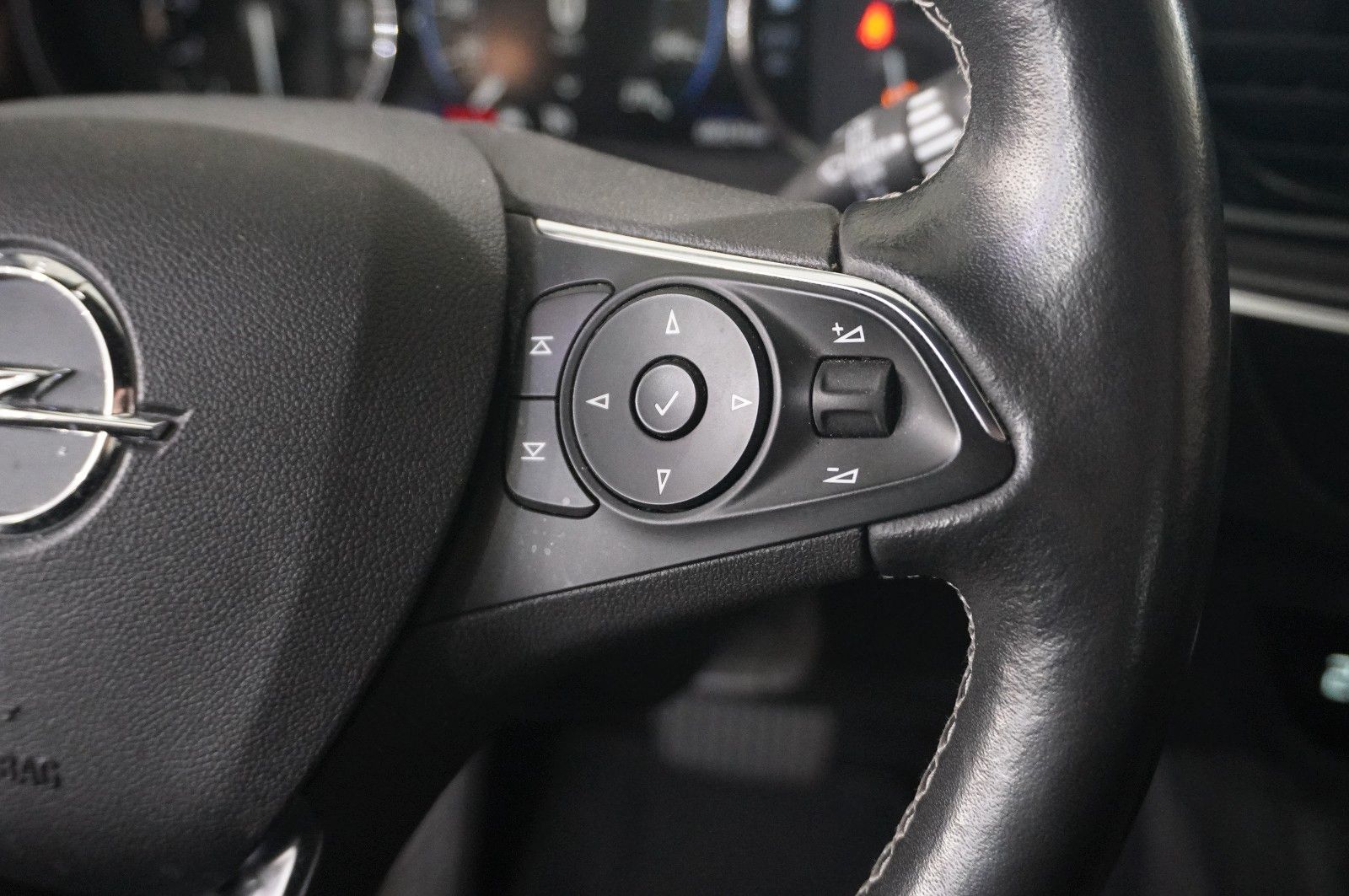 Fahrzeugabbildung Opel Insignia B ST 2.0D ELEGANCE NAVI/LED/KAMERA/AHK