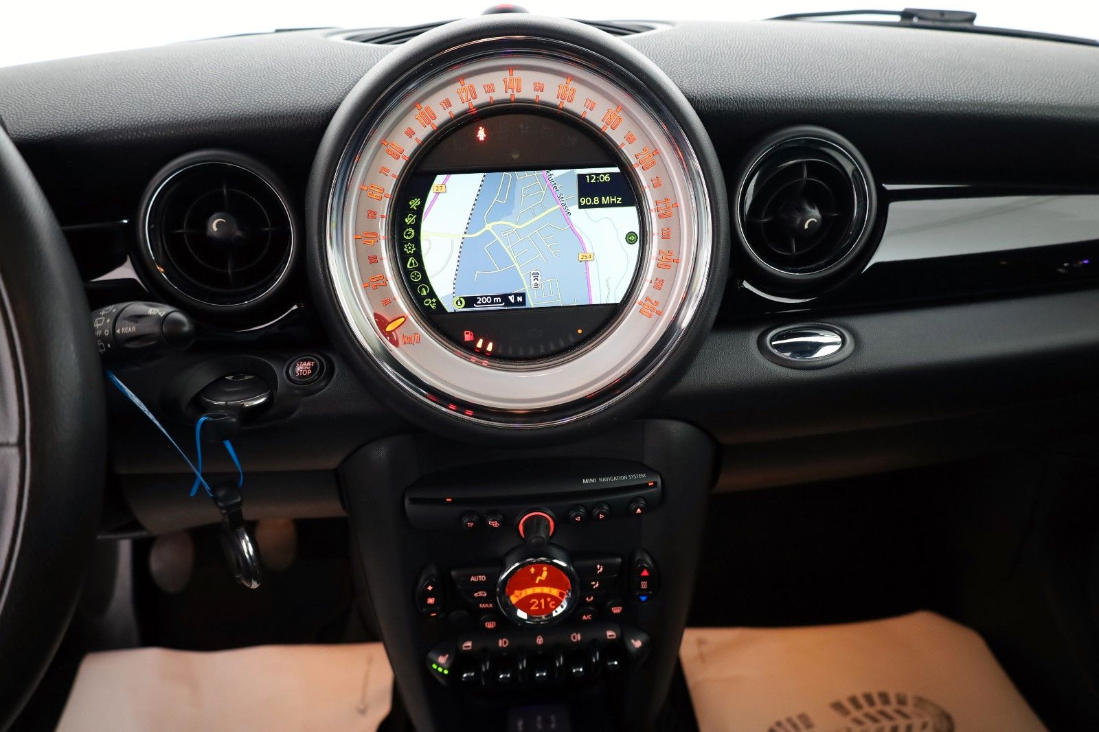 Fahrzeugabbildung MINI Clubman Cooper D T.Leder,Navi,Xenon,PanDach,SH