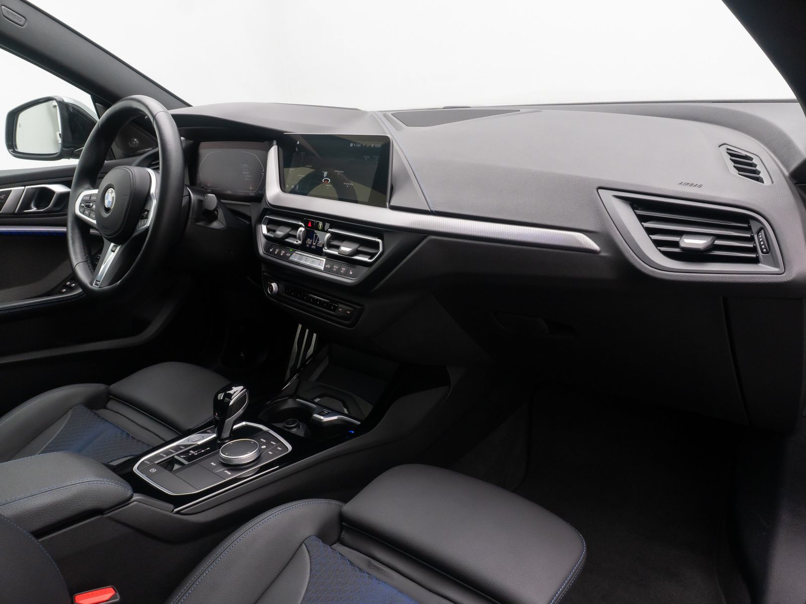 Fahrzeugabbildung BMW 218i Gran Coupé M Sport Kamera DAB HUD Panorama