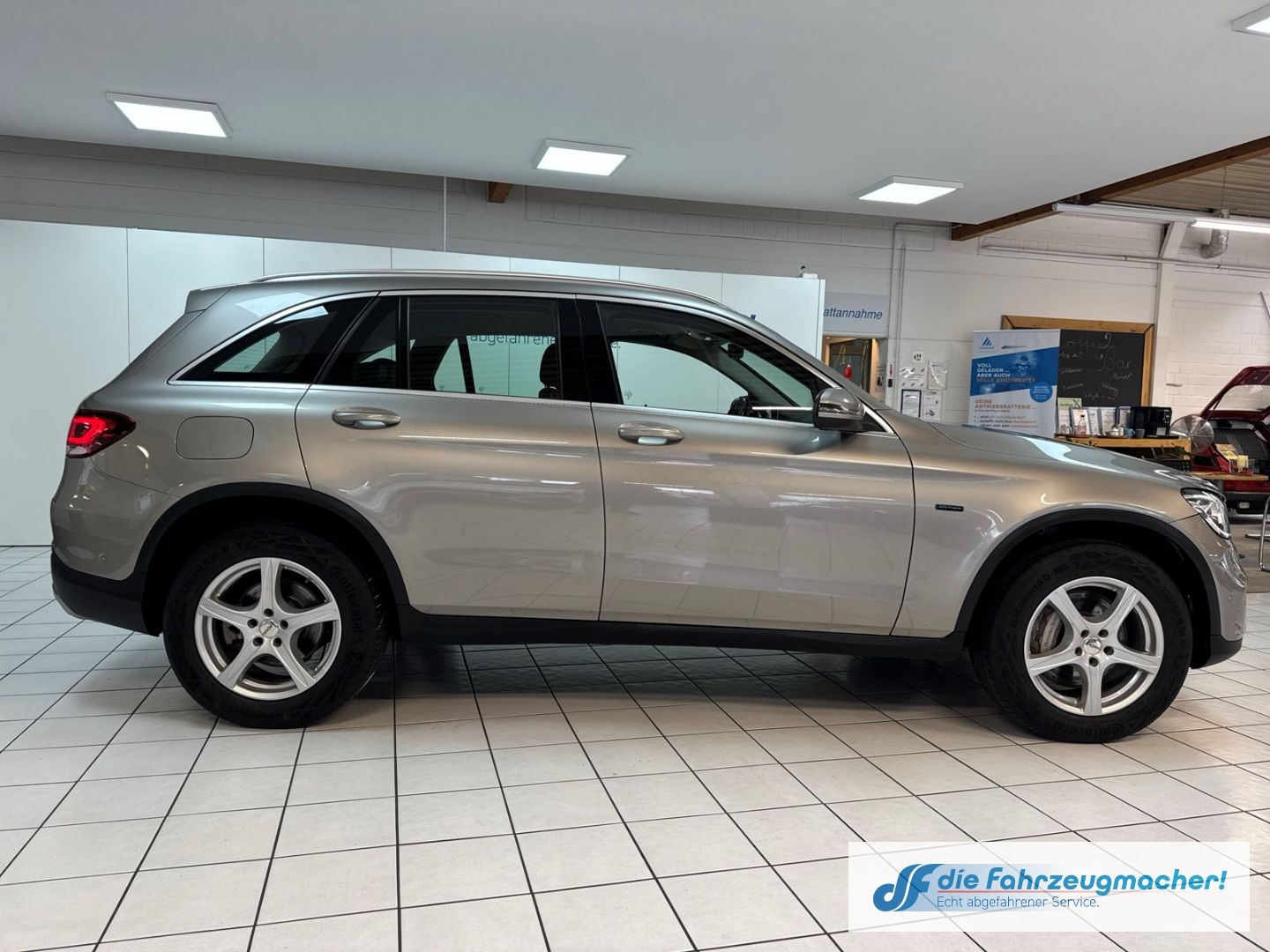 Fahrzeugabbildung Mercedes-Benz GLC 300 e 4Matic AHK-klappbar Leder *EXPORT