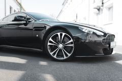 Fahrzeugabbildung Aston Martin V12 Vantage Carbon Black Edition *MwSt / Manual*