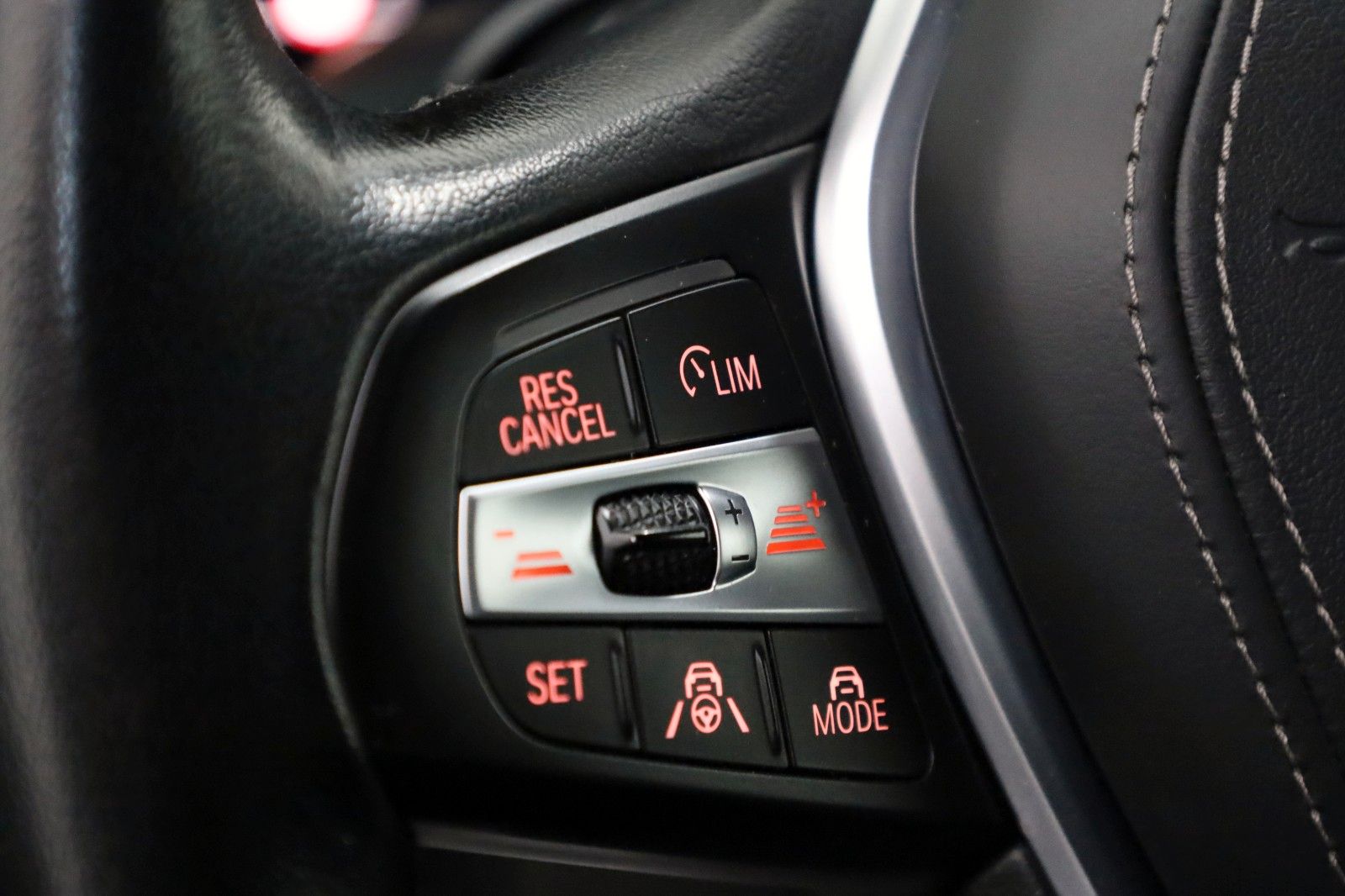 Fahrzeugabbildung BMW X5 xDrive 30d Leder,Navi,LED,PanDach,HeadUp,360°