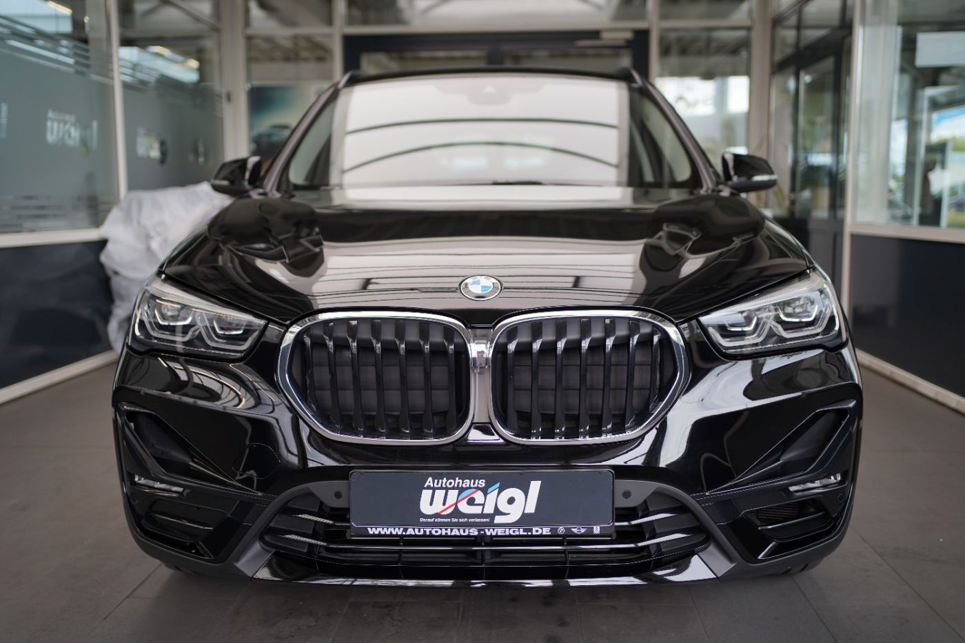 Fahrzeugabbildung BMW X1 xDrive20iA Sport Line +LED+Parkassistent+HiFi