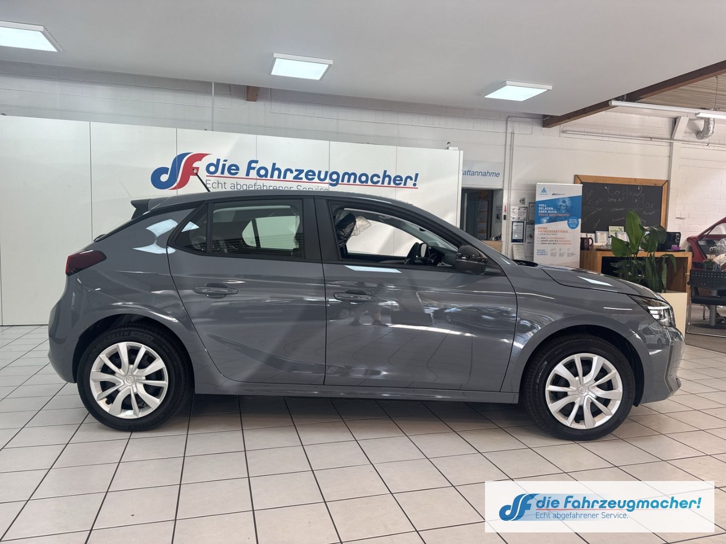 Fahrzeugabbildung Opel Corsa-e Edition Digitales Cockpit Sitzhzg LED Ap