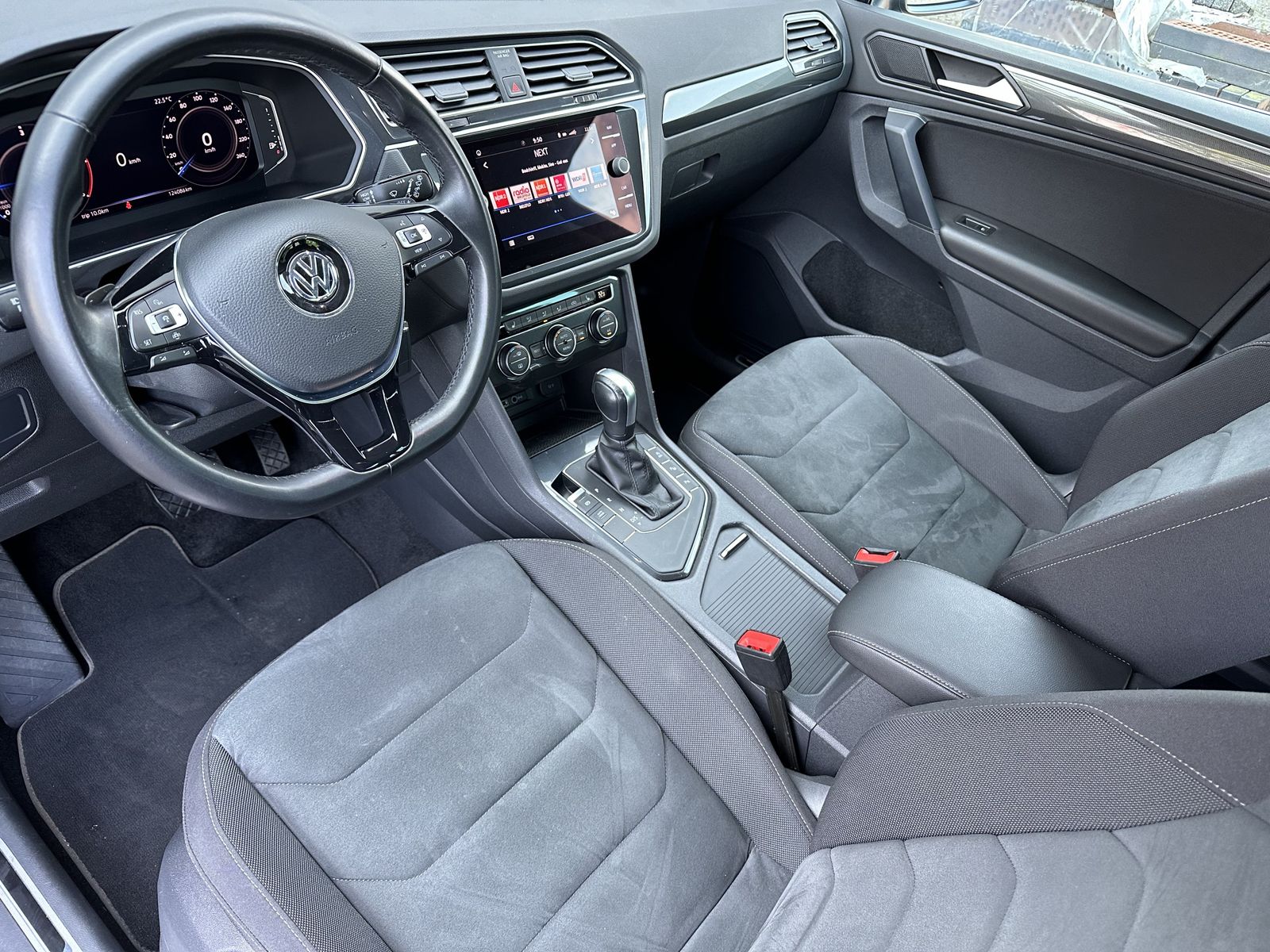 Fahrzeugabbildung Volkswagen Tiguan 2.0 TDI DSG HL NAV+LED+KAM+ACC+VCOCKPIT