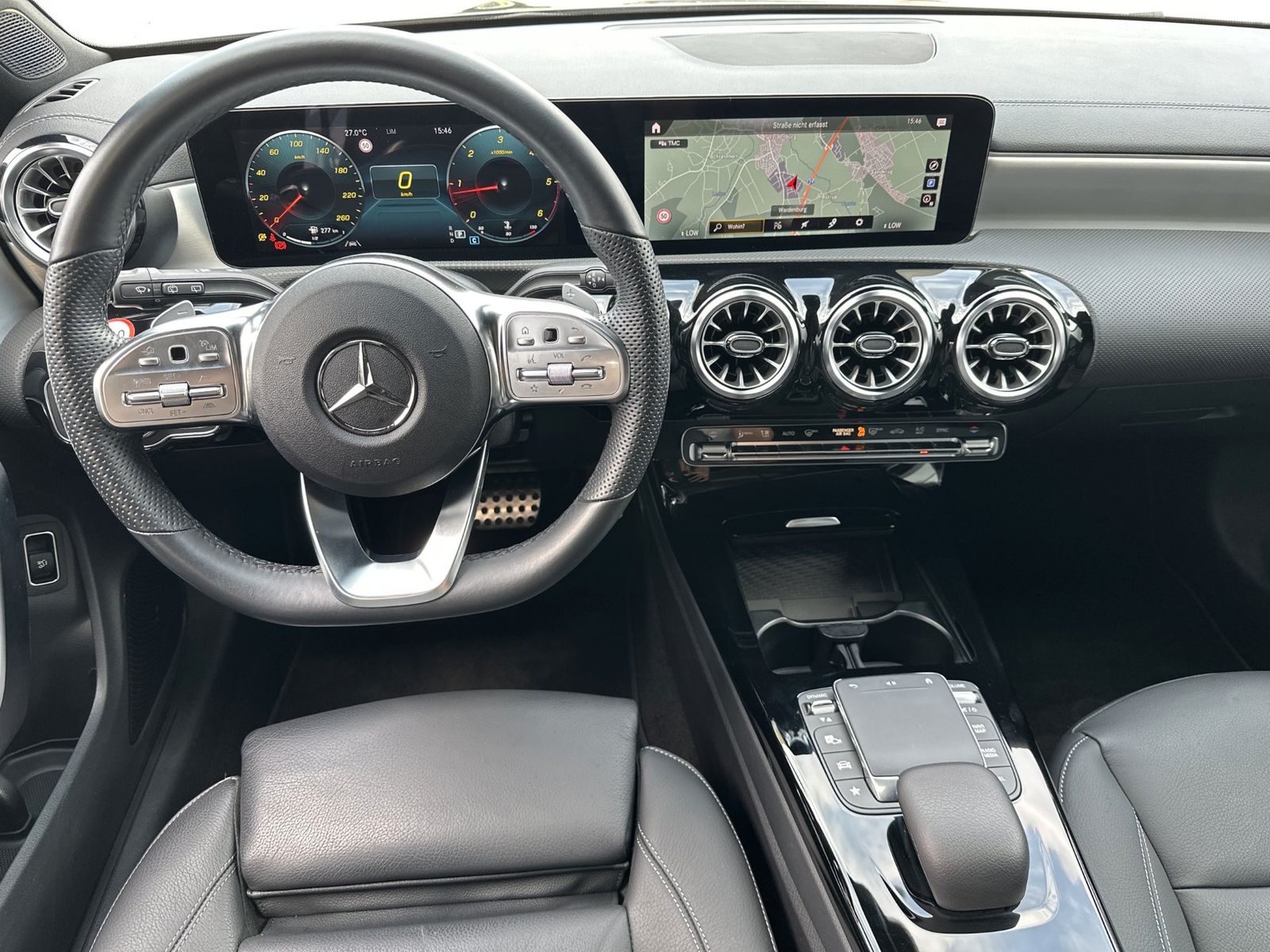 Fahrzeugabbildung Mercedes-Benz CLA 200 Shooting Brake 4M AMG-Line NAV+LED+360°