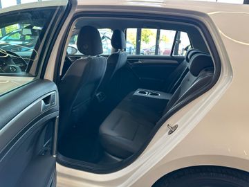 MYAUTOCENTER – Gebraucht- und Jahreswagen mit Werkstattservice in Pfaffenhofen Volkswagen Golf VII *TÜV0228*STHZ*KLIMA*NAV*PDC*BLTH*CD*